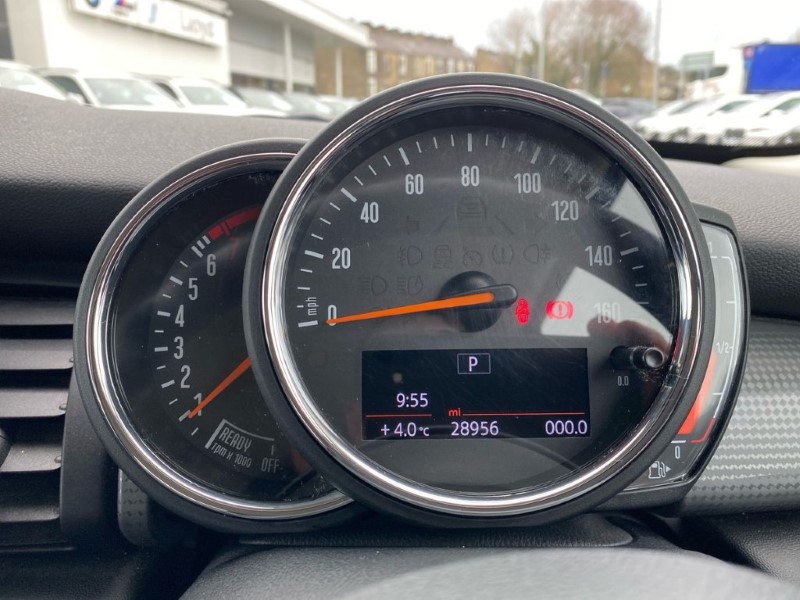 2019 (19) MINI HATCHBACK 1.5 Cooper Classic II 3dr Auto 5137290