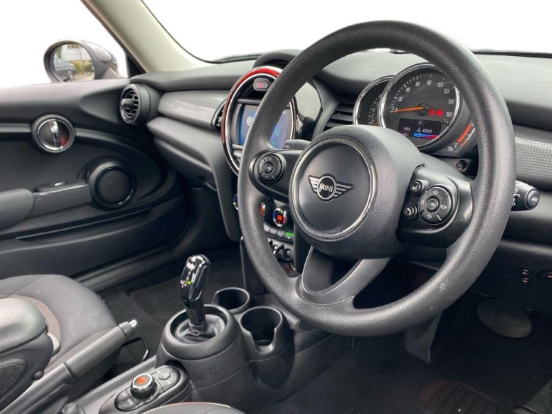 2019 (19) MINI HATCHBACK 1.5 Cooper Classic II 3dr Auto 5137287