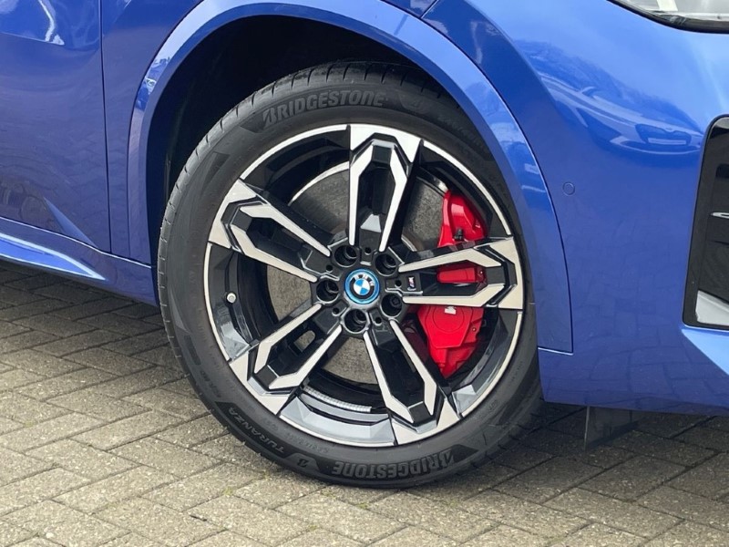 2025 (75) BMW iX2 150kW eDrive20 Shadow Edition 65kWh 5dr Auto 5212978