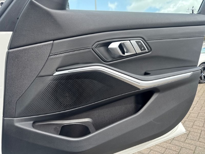 2021 (71) BMW 3 SERIES 318i M Sport 4dr Step Auto 5277996