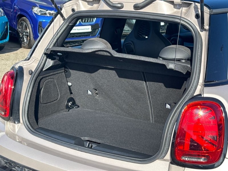 2024 (24) MINI HATCHBACK 1.5 Cooper Sport Premium 3dr Auto 5282705