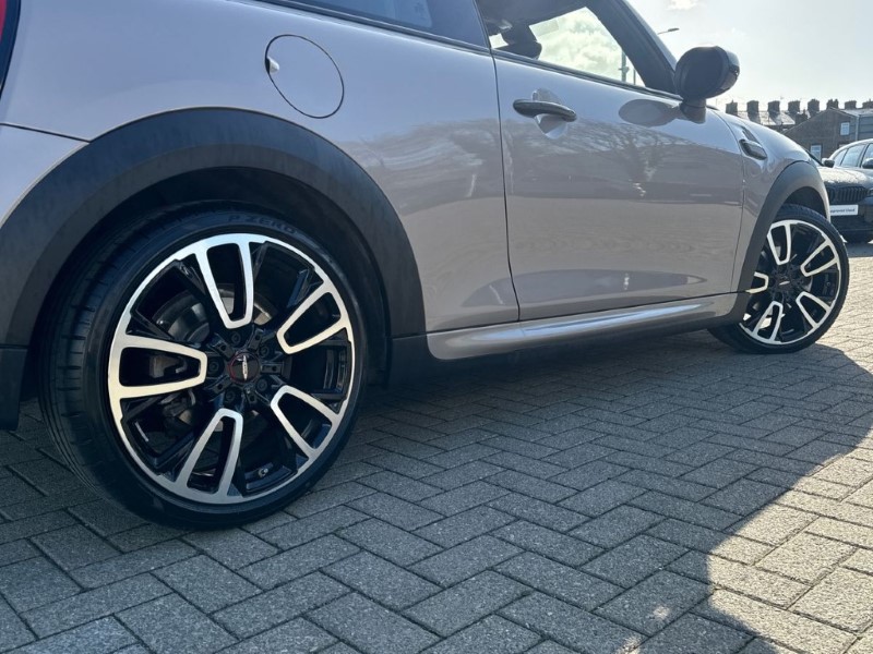2024 (24) MINI HATCHBACK 1.5 Cooper Sport Premium 3dr Auto 5282713