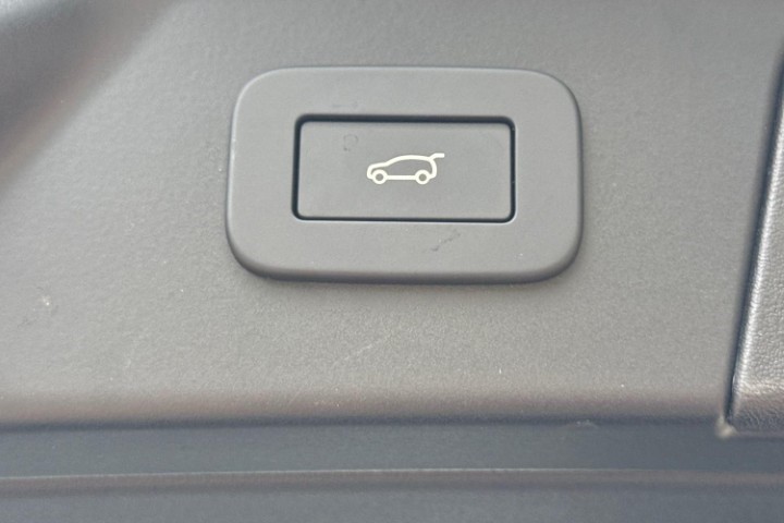 2026 (26) LAND ROVER RANGE ROVER VELAR 2.0 D200 MHEV Dynamic SE 5dr Auto 5725142