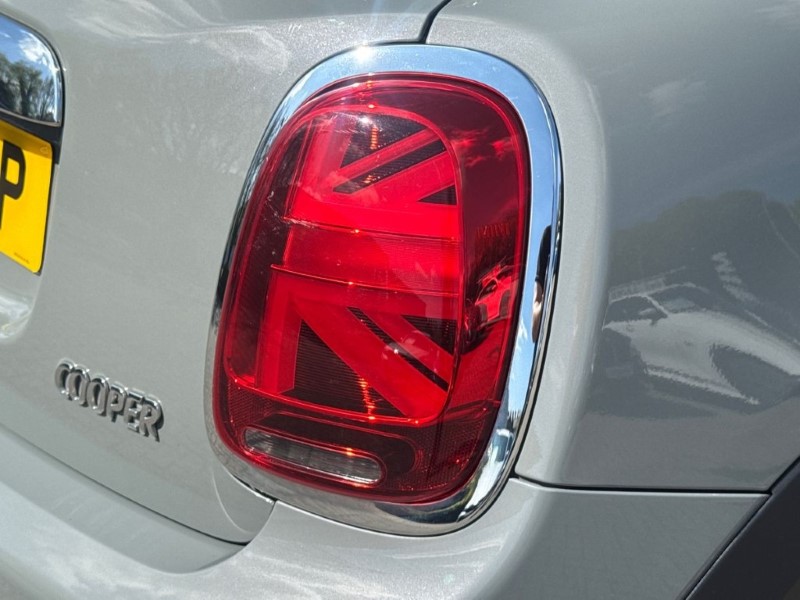 2020 (70) MINI HATCHBACK 1.5 Cooper Exclusive II 5dr 5338536