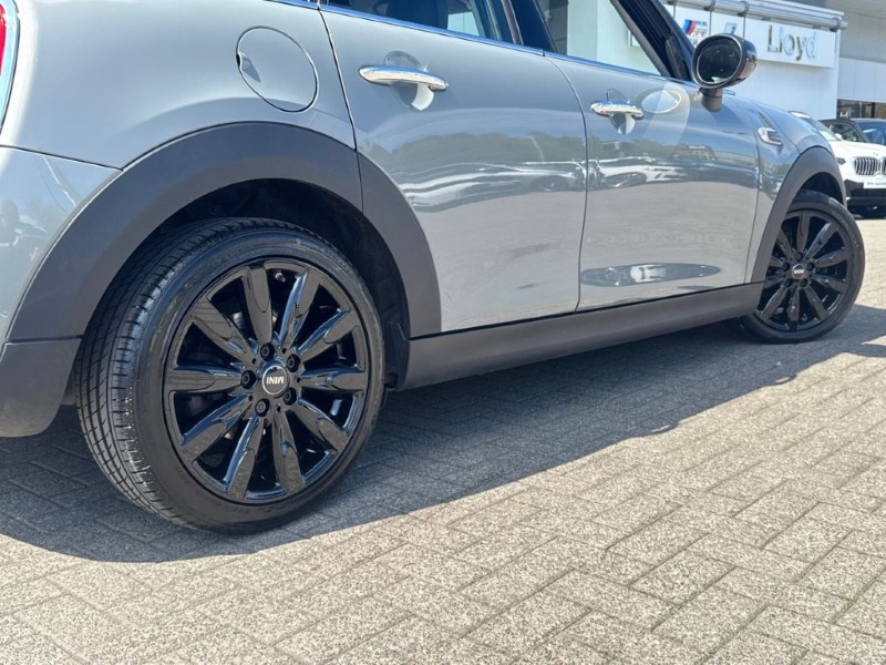 2020 (70) MINI HATCHBACK 1.5 Cooper Exclusive II 5dr 5338537