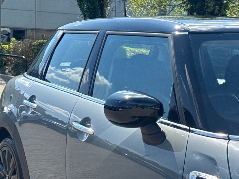 2020 (70) MINI HATCHBACK 1.5 Cooper Exclusive II 5dr 5338539