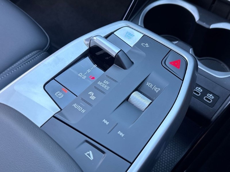 2025 (25) BMW iX1 150kW eDrive20 M Sport 65kWh 5dr Auto 5321357