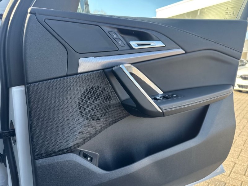 2025 (25) BMW iX1 150kW eDrive20 M Sport 65kWh 5dr Auto 5321368