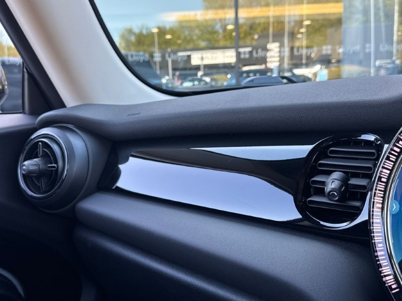 2023 (73) MINI HATCHBACK 1.5 Cooper Classic 3dr Auto 5330927