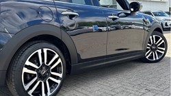 2023 (23) MINI HATCHBACK 1.5 Cooper Exclusive Premium Plus 5dr Auto 5391750