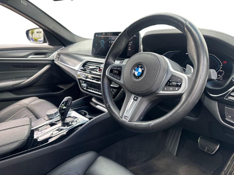 2021 (21) BMW 5 SERIES 530e xDrive M Sport 4dr Auto 5391823