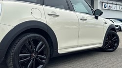 2019 (69) MINI HATCHBACK 1.5 Cooper Sport II 5dr 5447988