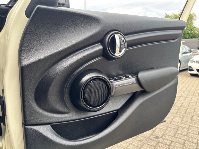 2019 (69) MINI HATCHBACK 1.5 Cooper Sport II 5dr 5447965