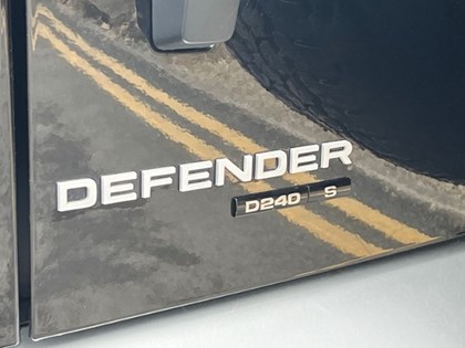 2020 (70) LAND ROVER DEFENDER 2.0 D240 S 110 5dr Auto