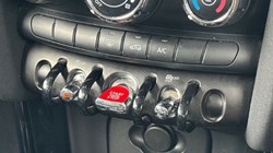 2021 (21) MINI HATCHBACK 1.5 Cooper Classic 3dr 5513477