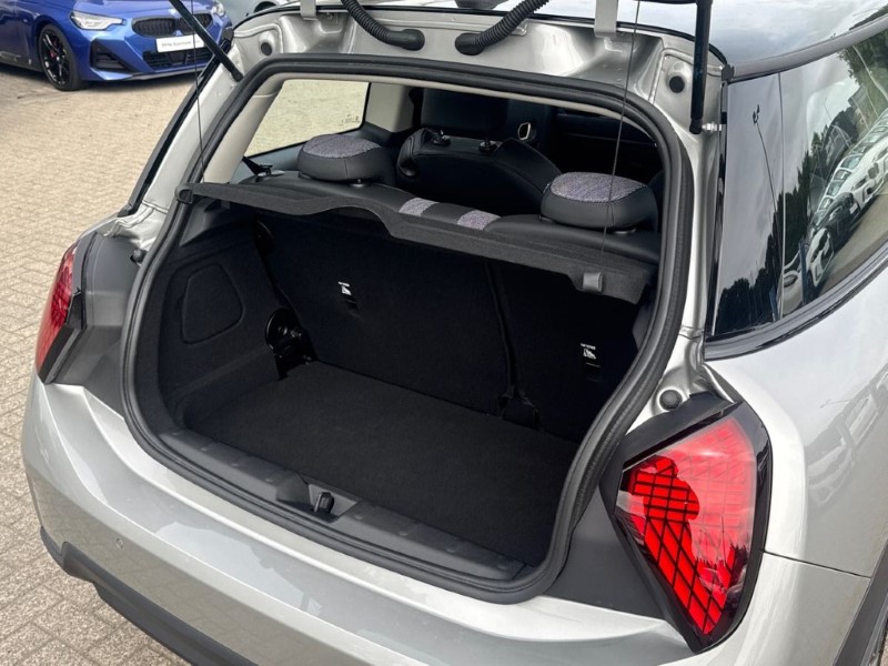 2025 (75) MINI COOPER 1.5 C Classic 3dr Auto 5507336