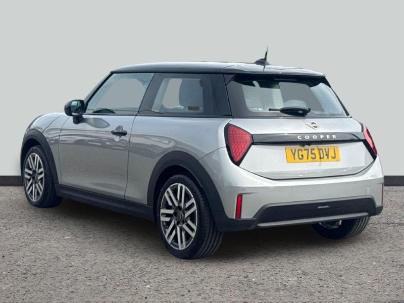 2025 (75) MINI COOPER 1.5 C Classic 3dr Auto 5507302