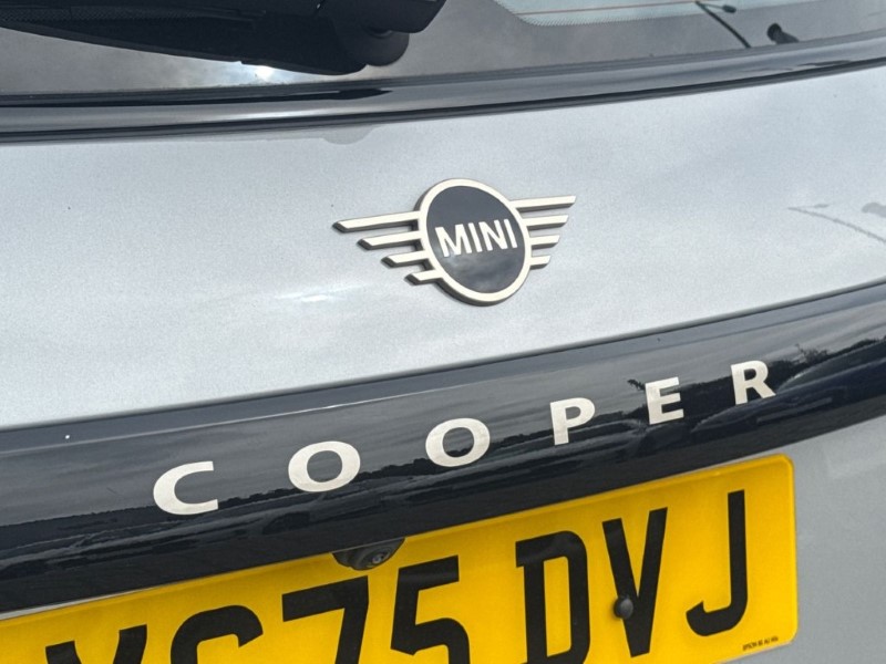 2025 (75) MINI COOPER 1.5 C Classic 3dr Auto 5507343