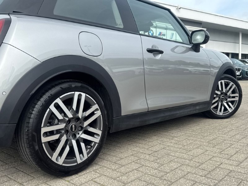 2025 (75) MINI COOPER 1.5 C Classic 3dr Auto 5507345