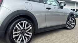 2025 (75) MINI COOPER 1.5 C Classic 3dr Auto 5507345