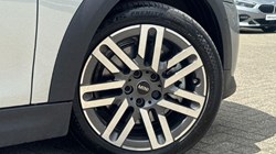 2025 (75) MINI COOPER 1.5 C Classic 3dr Auto 5547008