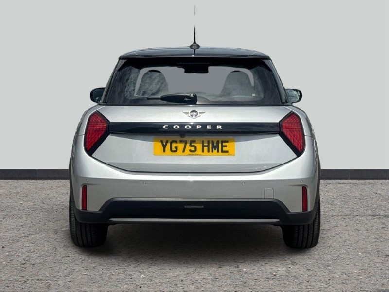 2025 (75) MINI COOPER 1.5 C Classic 3dr Auto 5546975