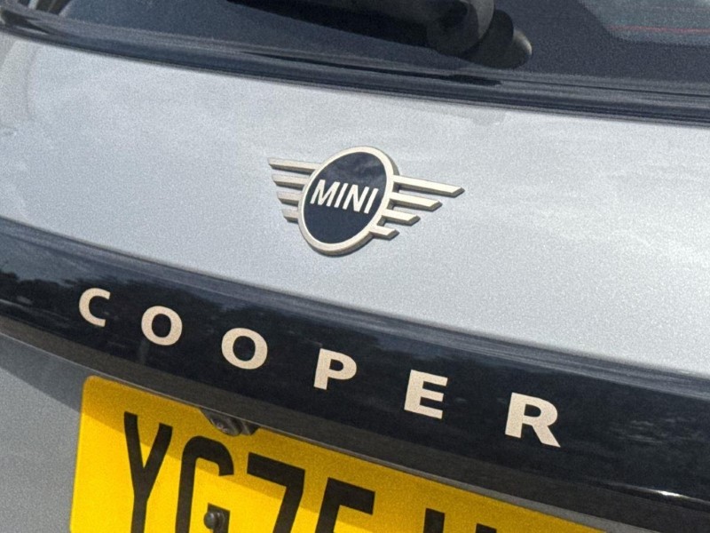 2025 (75) MINI COOPER 1.5 C Classic 3dr Auto 5547005