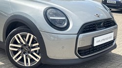 2025 (75) MINI COOPER 1.5 C Classic 3dr Auto 5547000