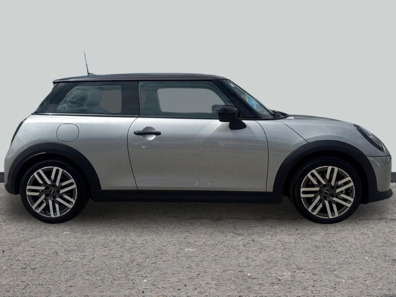 2025 (75) MINI COOPER 1.5 C Classic 3dr Auto 5546963