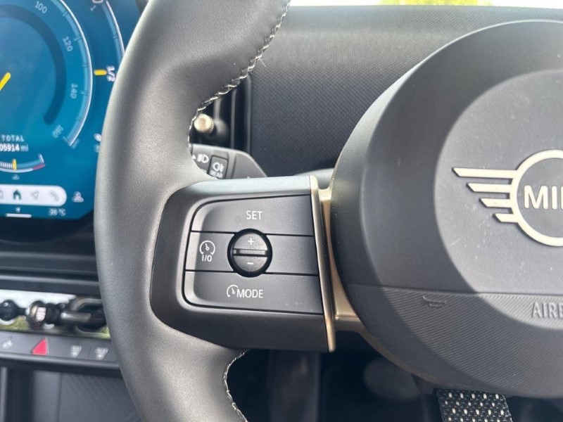 2025 (75) MINI COOPER 1.5 C Classic 3dr Auto 5546977