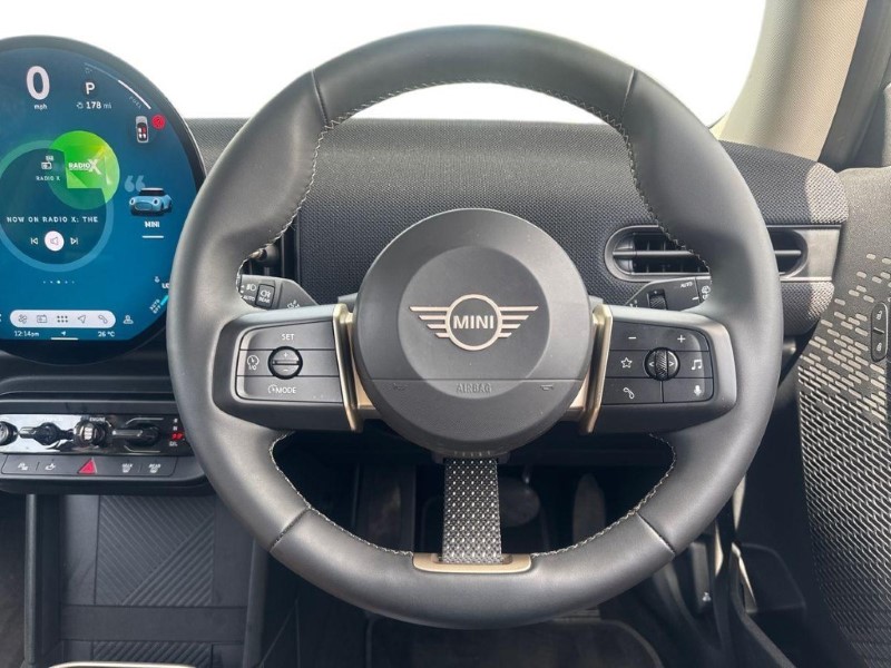 2025 (75) MINI COOPER 1.5 C Classic 3dr Auto 5546965