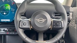 2025 (75) MINI COOPER 1.5 C Classic 3dr Auto 5546965