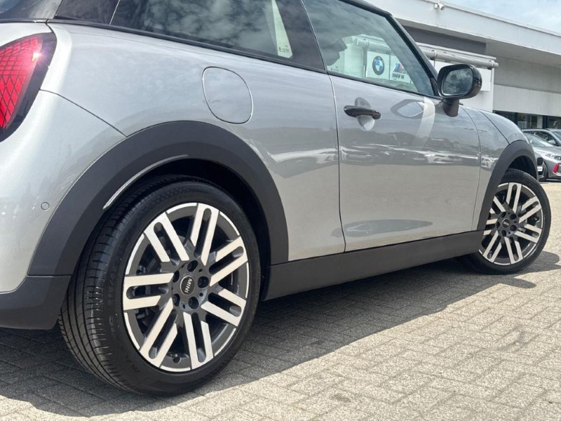 2025 (75) MINI COOPER 1.5 C Classic 3dr Auto 5547007