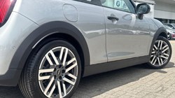 2025 (75) MINI COOPER 1.5 C Classic 3dr Auto 5547007