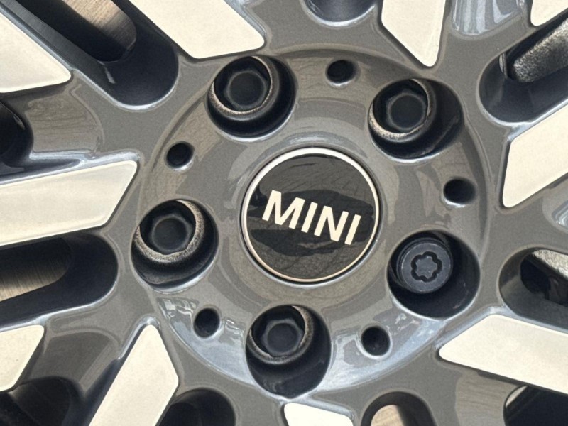 2025 (75) MINI COOPER 1.5 C Classic 3dr Auto 5547002