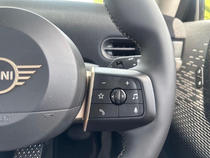 2025 (75) MINI COOPER 1.5 C Classic 3dr Auto 5546978