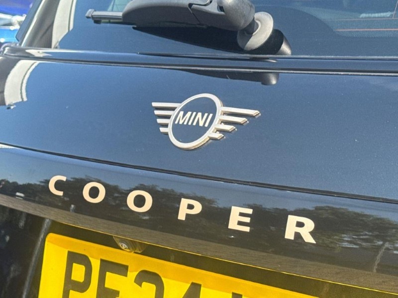 2024 (24) MINI COOPER 1.5 C Classic 3dr Auto 5548643