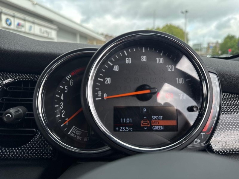 2022 (72) MINI HATCHBACK 1.5 Cooper Exclusive 3dr Auto 5654857
