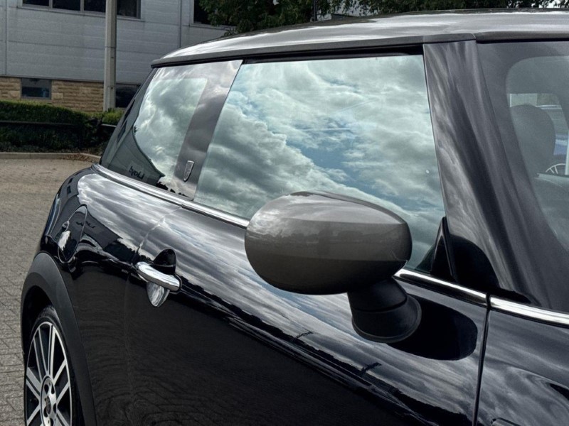 2022 (72) MINI HATCHBACK 1.5 Cooper Exclusive 3dr Auto 5654876
