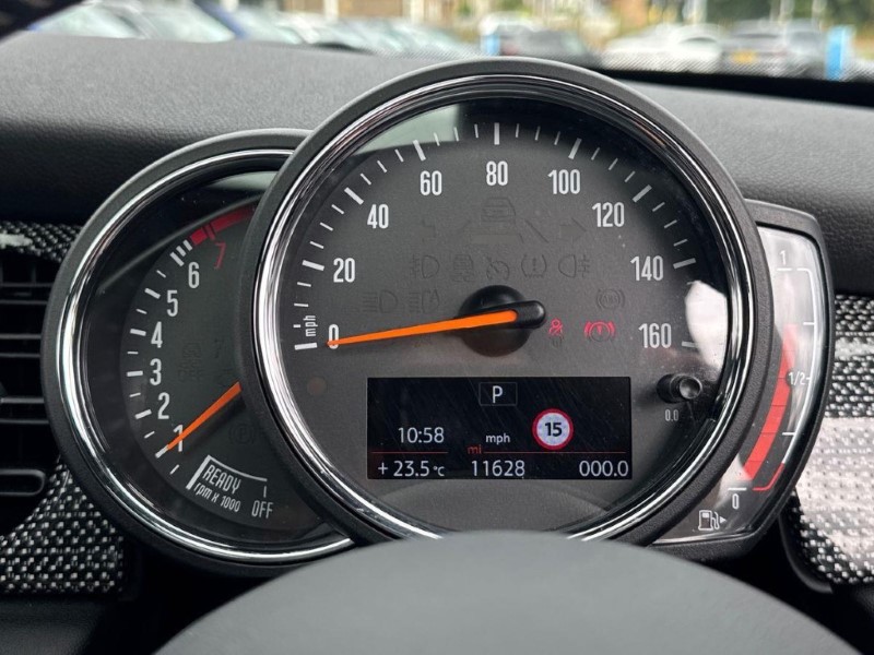 2022 (72) MINI HATCHBACK 1.5 Cooper Exclusive 3dr Auto 5654835