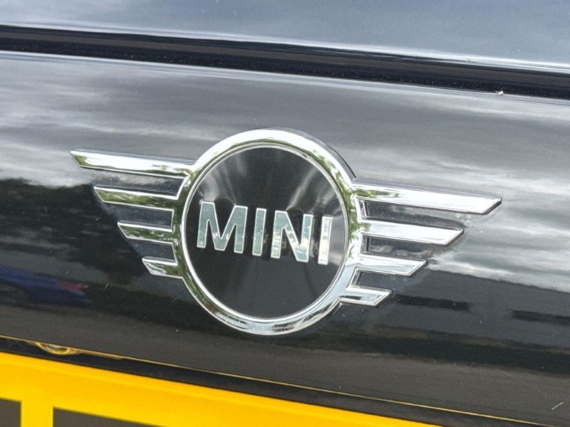 2022 (72) MINI HATCHBACK 1.5 Cooper Exclusive 3dr Auto 5654871