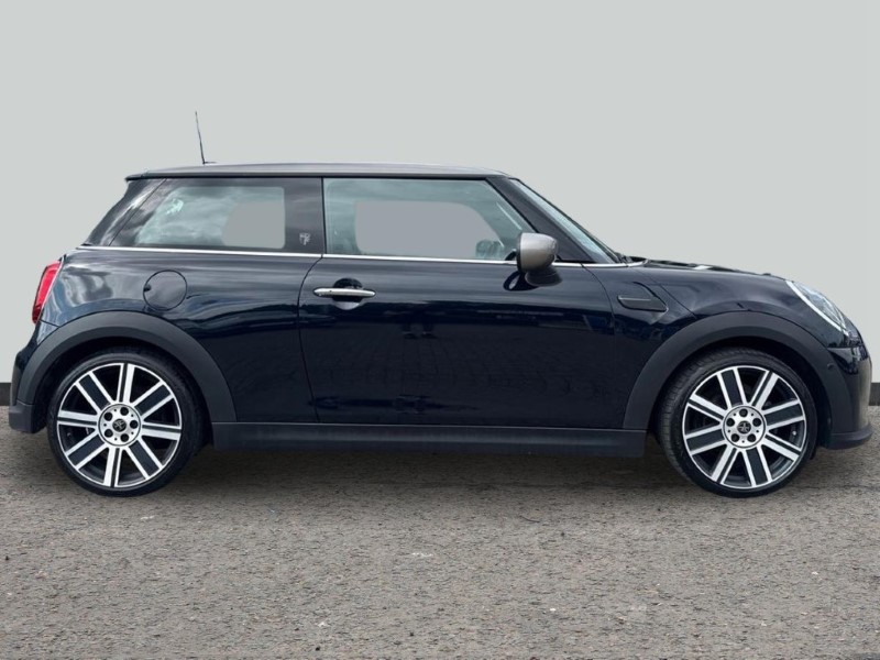 2022 (72) MINI HATCHBACK 1.5 Cooper Exclusive 3dr Auto 5654829