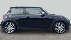 2022 (72) MINI HATCHBACK 1.5 Cooper Exclusive 3dr Auto 5654829