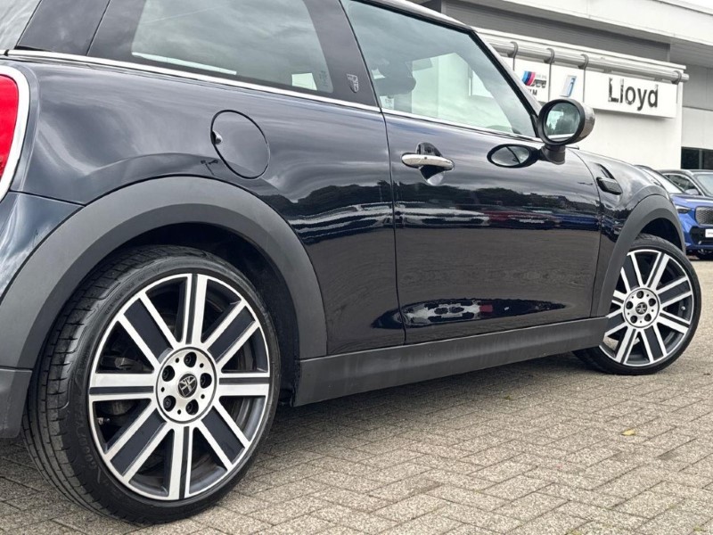 2022 (72) MINI HATCHBACK 1.5 Cooper Exclusive 3dr Auto 5654874
