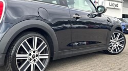 2022 (72) MINI HATCHBACK 1.5 Cooper Exclusive 3dr Auto 5654874