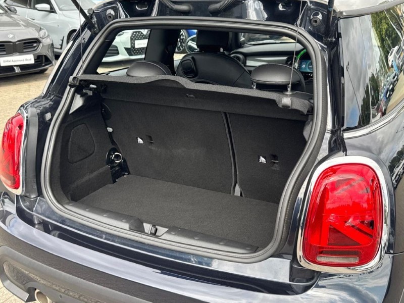 2022 (72) MINI HATCHBACK 1.5 Cooper Exclusive 3dr Auto 5654865