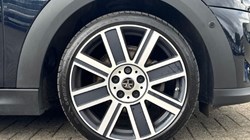2022 (72) MINI HATCHBACK 1.5 Cooper Exclusive 3dr Auto 5654840