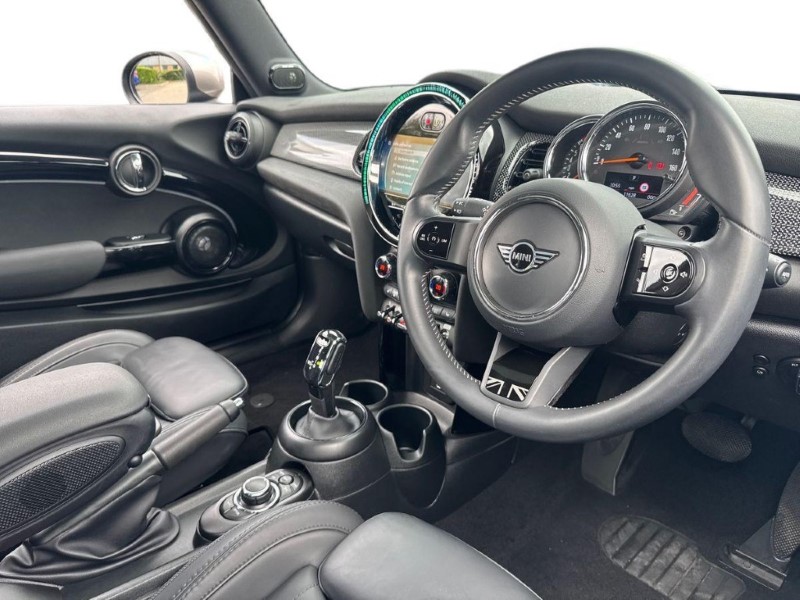2022 (72) MINI HATCHBACK 1.5 Cooper Exclusive 3dr Auto 5654832