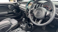 2022 (72) MINI HATCHBACK 1.5 Cooper Exclusive 3dr Auto 5654832
