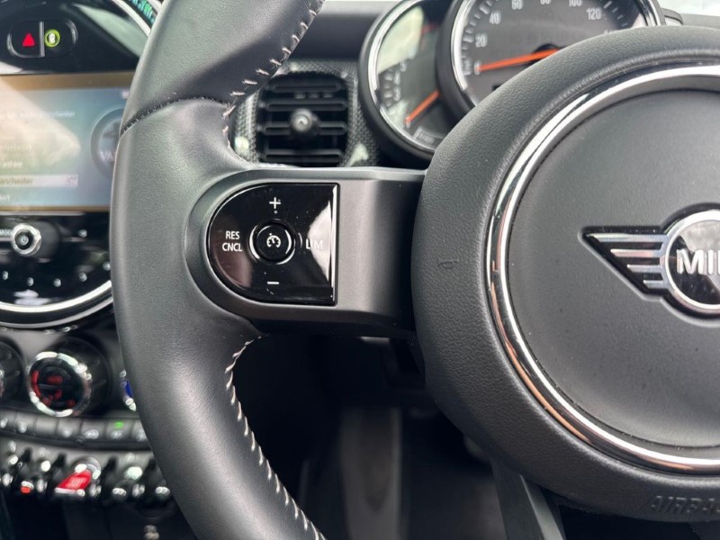 2022 (72) MINI HATCHBACK 1.5 Cooper Exclusive 3dr Auto 5654843